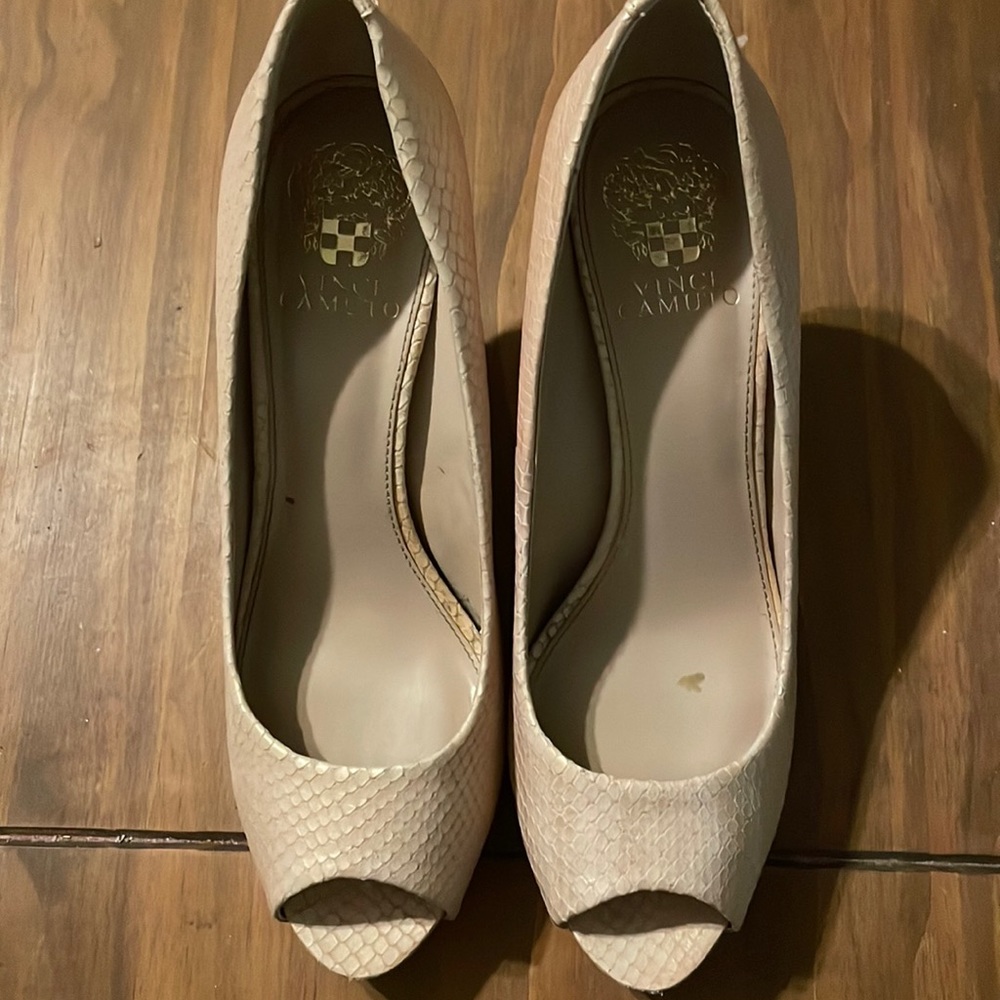 Vince Camuto Peep Toe Pump